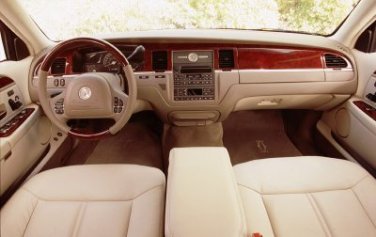 2003 Lincoln Town Car interior